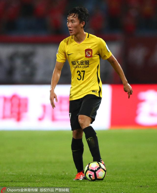 近日离婚绯闻缠身的刘恺威，以及杨洋、王大陆、黄子韬、张若昀等众多小鲜肉纷纷前往米兰看秀，其中除了杨洋和黄子韬外，其余明星都是第一次参加时装周。