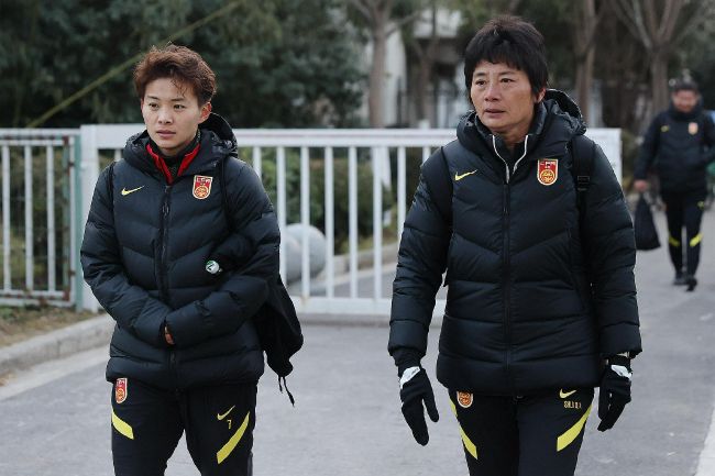 武侠电影整体没落、影片经历补拍调整、漫画改编新IP缺乏市场验证......上映前，《镖人》集合了一些“不被看好”的理由，最终，它“赌”对了。