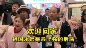 成龙、石天、姜大伟、岳华、曾志伟、狄龙、洪金宝、唐季礼扶灵，遗体并随即离开世界殯仪馆到沙田富山火葬场进行火化仪式。